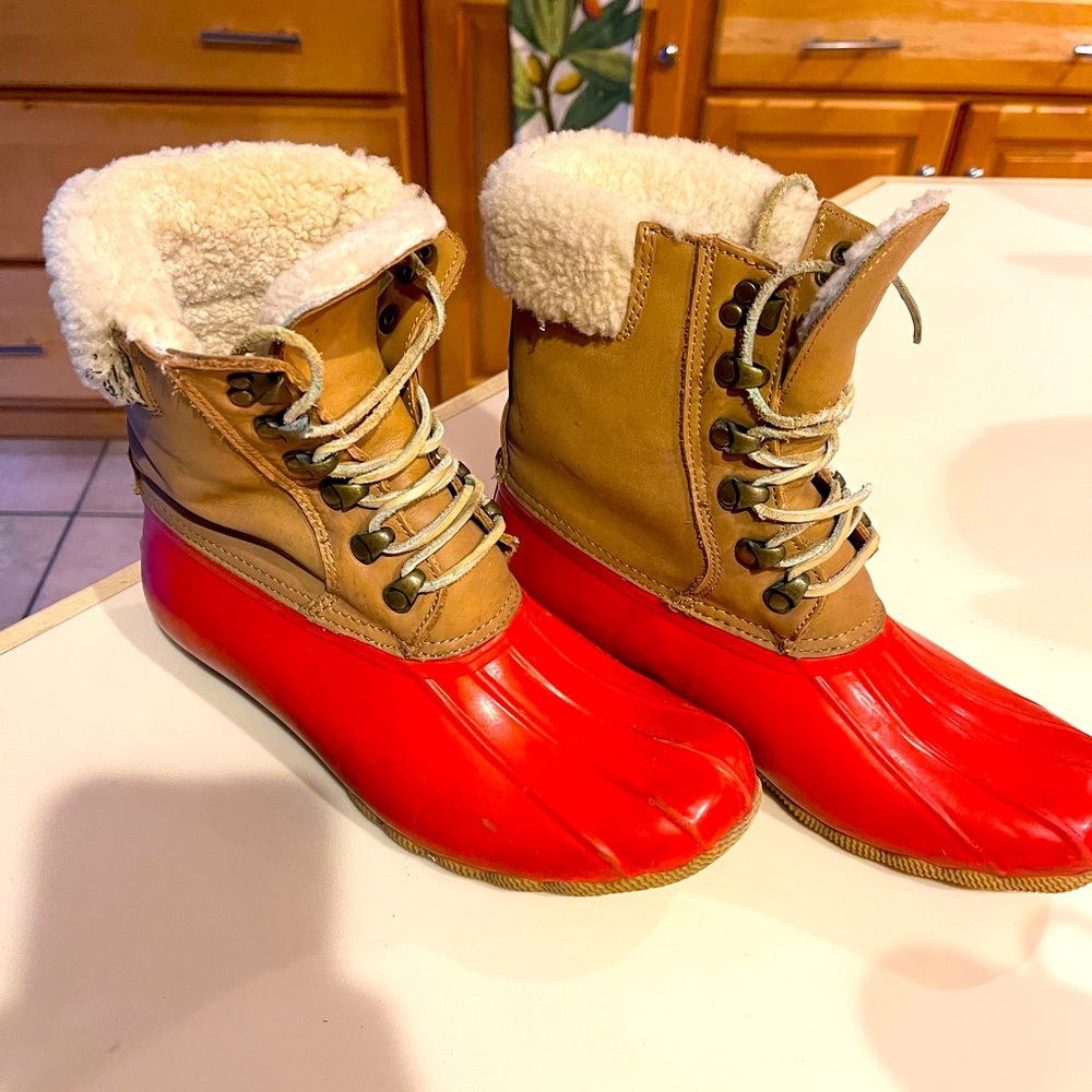 Women’s Size 9 SPERRY Snow Boots